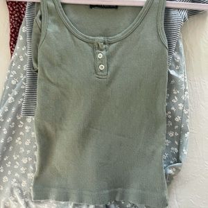 Brandy Melville - green tank